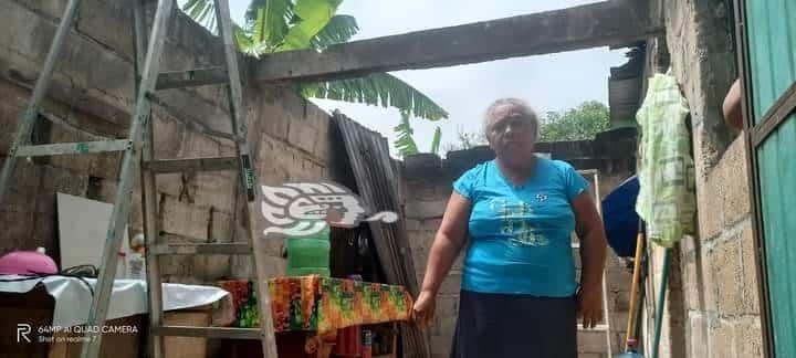 ‘Ventarrones’ dejan sin hogar a pareja en Las Choapas