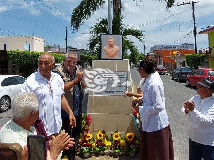 Devela Manuel Huerta busto de Gustavo Moreno en Misantla