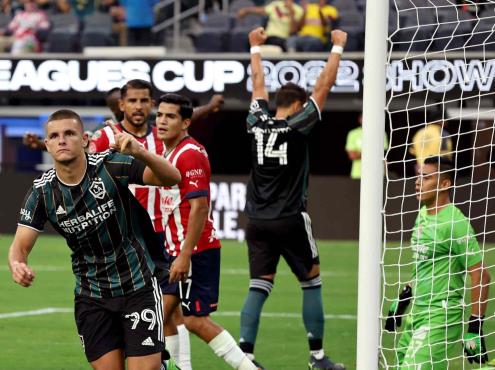 Con Chicharito, LA Galaxy exhibe mal momento de Chivas
