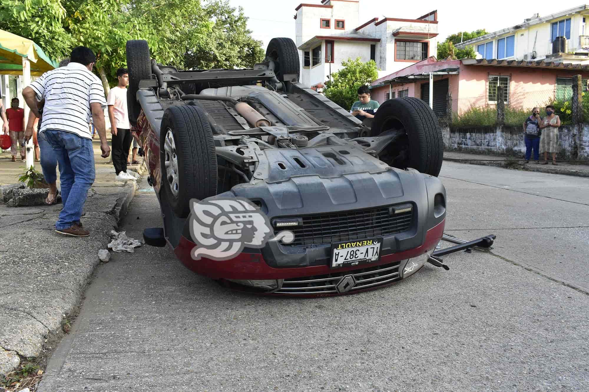 Mujer Resulta Lesionada Deja Aparatosa Volcadura En Coatzacoalcos