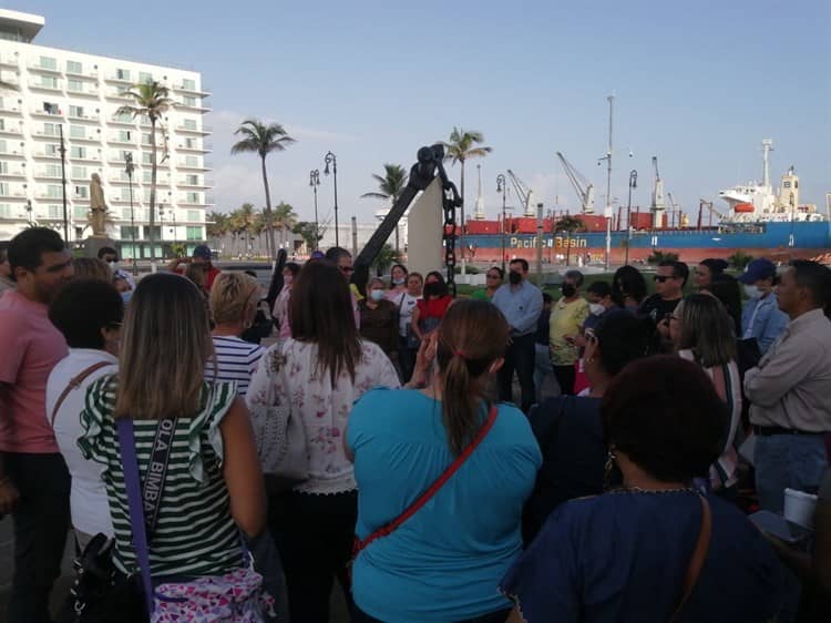 Se manifiestan trabajadores petroleros en el puerto de Veracruz