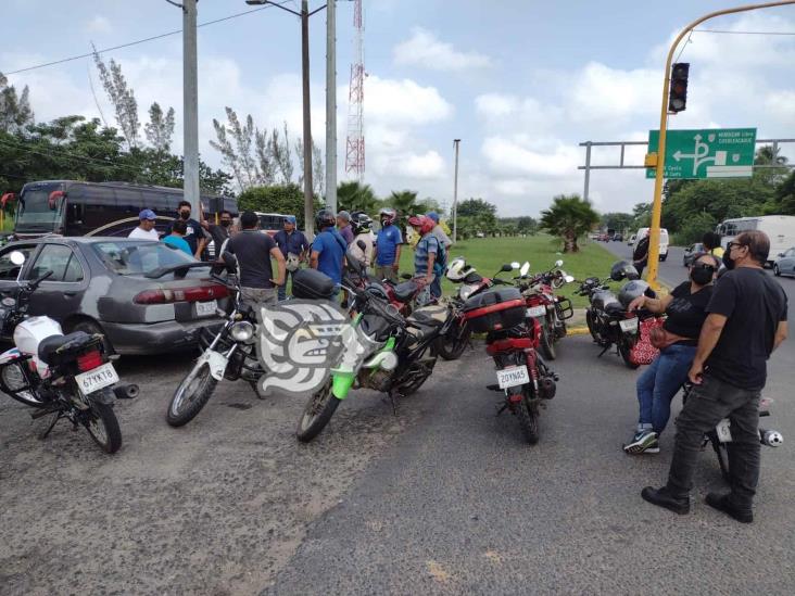 (+Video) Truenan motociclistas del sur contra abusos de Policía Estatal y Vial