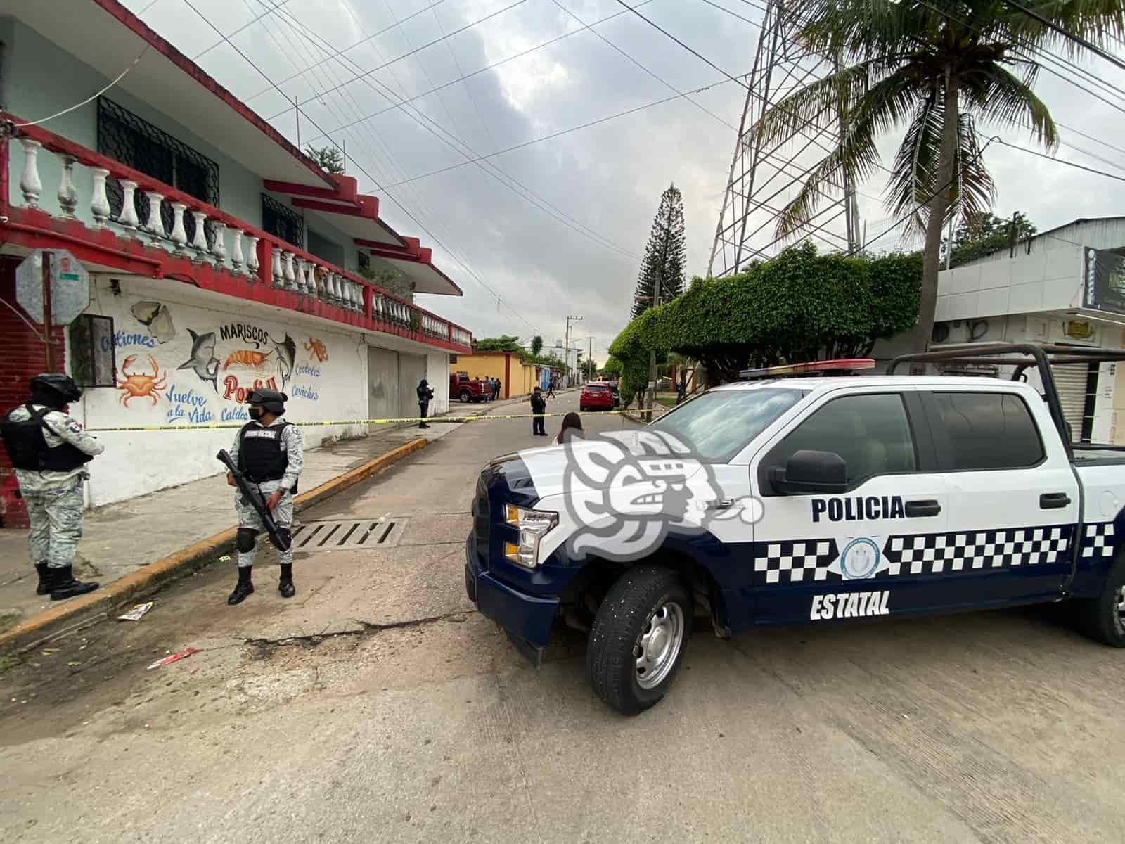 Video) Posibles extorsionadores atacaron clínica privada en Minatitlán