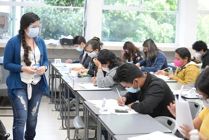 ¿No quedaste en la UV? Podrías obtener una beca en estas escuelas