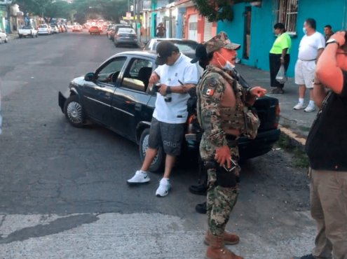 Camioneta choca con un automóvil en calles de Veracruz(+video)