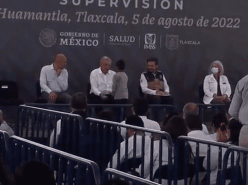 (+Video) Saque a mi papá de la cárcel, niño entrega carta a AMLO en Tlaxcala