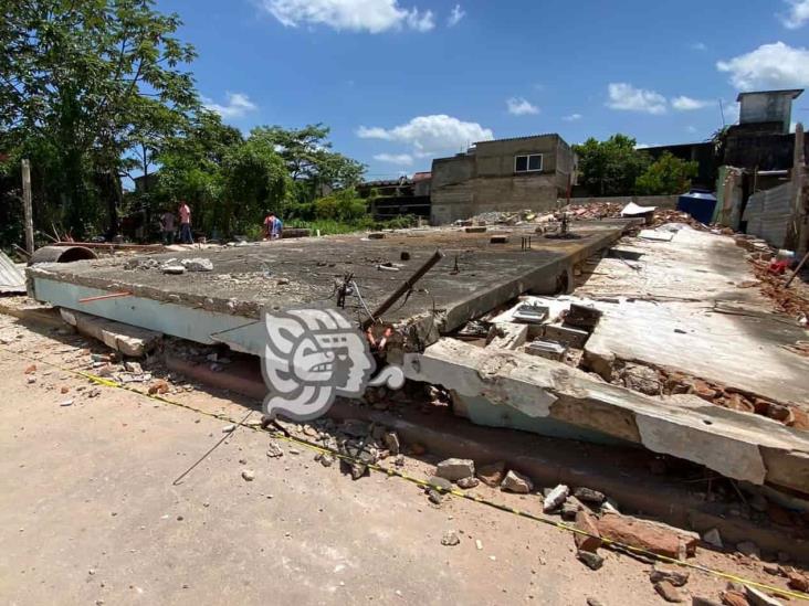 (+Video) Minatitleco ‘vuelve a nacer’ tras ser sepultado por techo de concreto
