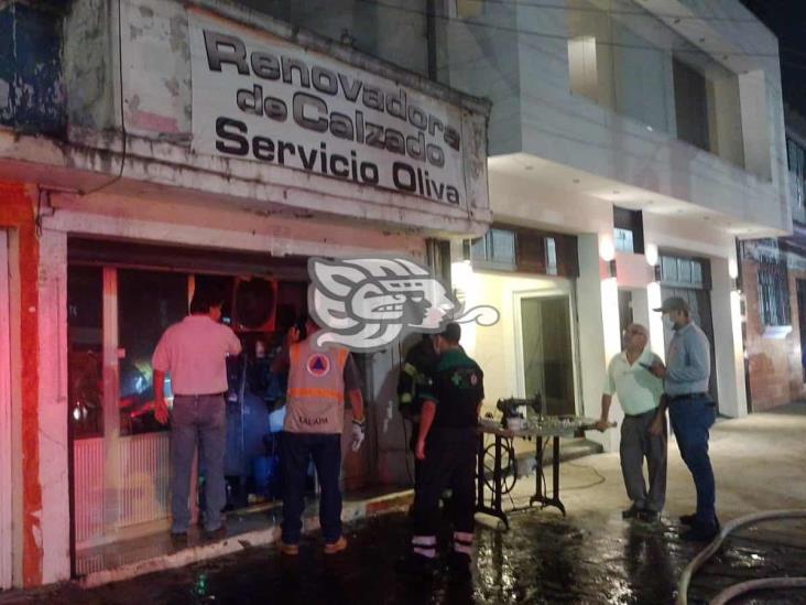 Se incendia conocida renovadora de calzado en Xalapa