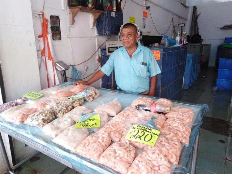 Comerciantes reportan bajas ventas de pescados y mariscos en Veracruz
