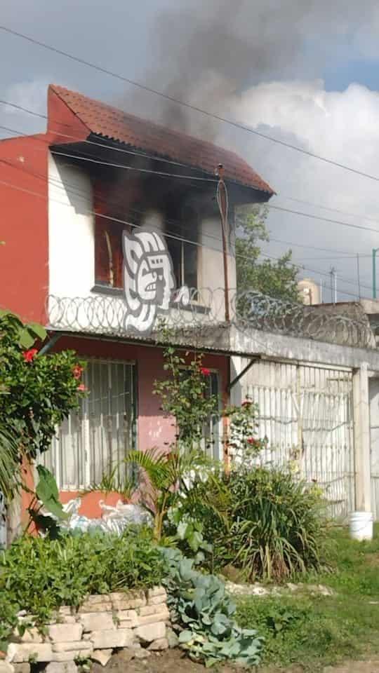 Incendio en colonia Revolución de Xalapa deja daños materiales