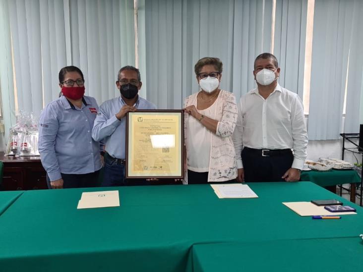 Entrega IMSS Veracruz Sur primer distintivo ELSSA en el estado