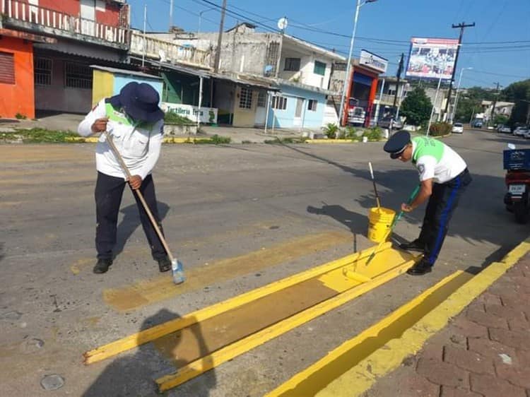 Realizan trabajos de balizado en calles en Alvarado