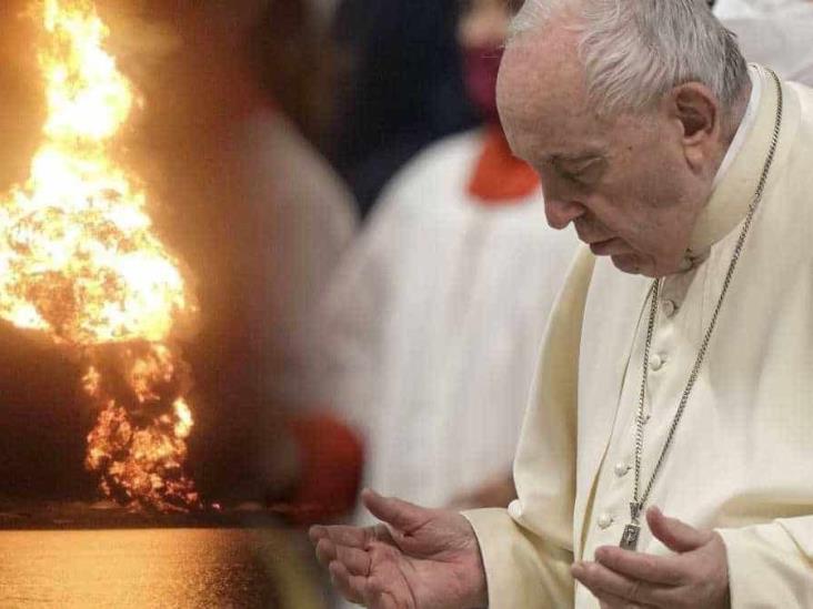Papa Francisco realiza oración por el incendio en planta de petróleo en Cuba