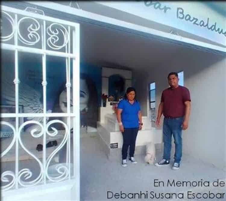 Captan a perrita ‘llorando’ sobre tumba de Debanhi Escobar