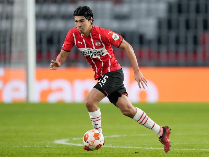 Alarga Guti contrato con PSV hasta el 2025