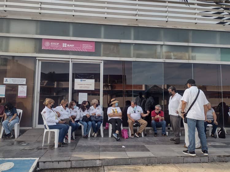 Maniobristas toman oficinas del SAT en Boca del Río (+Video)