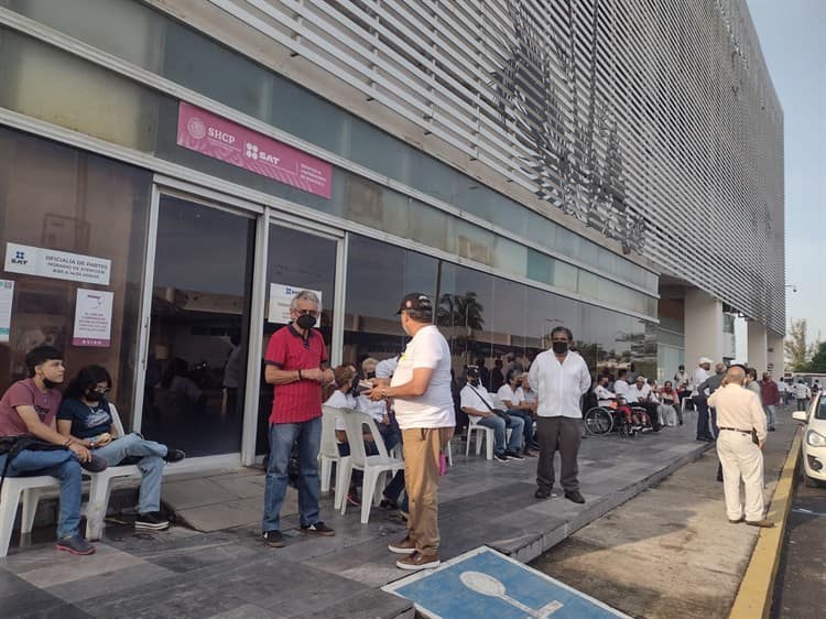 Maniobristas toman oficinas del SAT en Boca del Río (+Video)