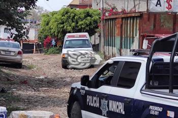 Muere hombre en calles de Xalapa, víctima del alcohol