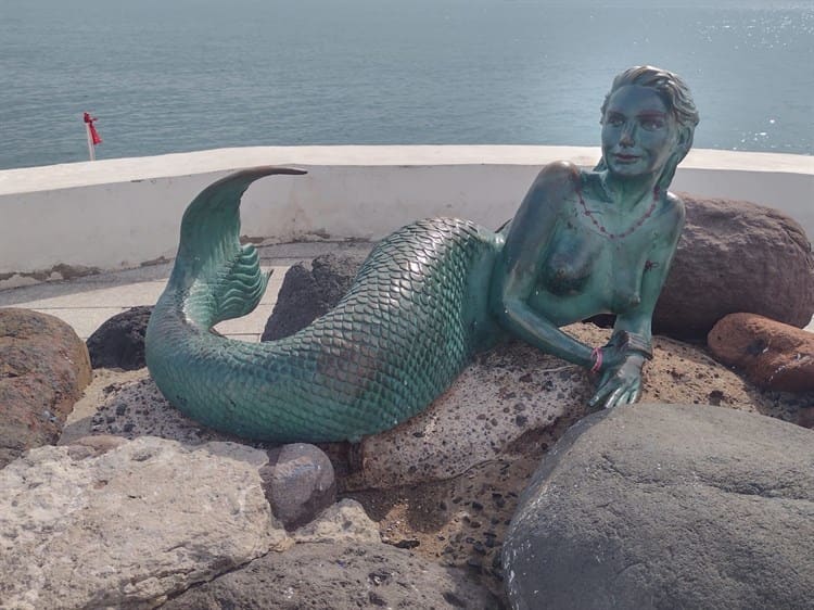 Escultura de sirena en bulevar de Boca del Río amanece vandalizada (+Video)