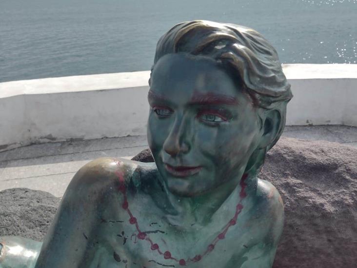 Escultura de sirena en bulevar de Boca del Río amanece vandalizada (+Video)