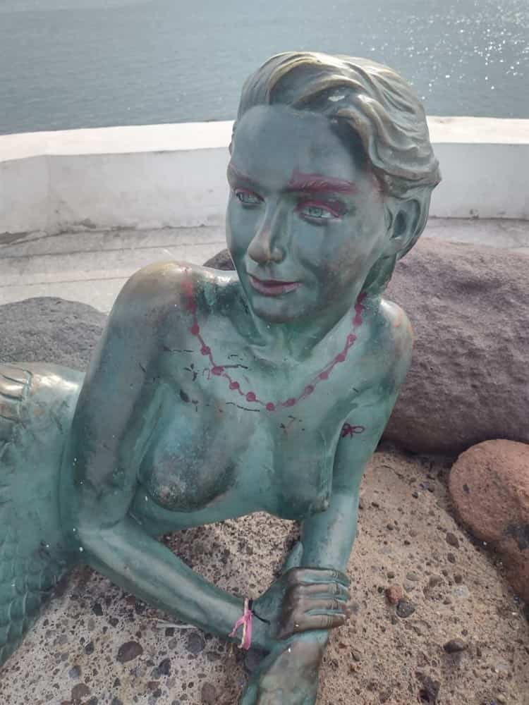 Escultura de sirena en bulevar de Boca del Río amanece vandalizada (+Video)