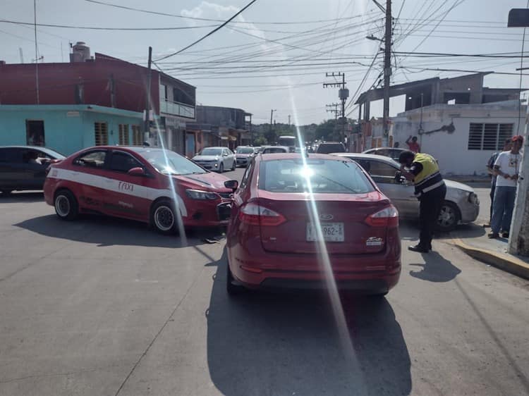 Se registra aparatoso accidente en la colonia Ruiz Cortines en Veracruz
