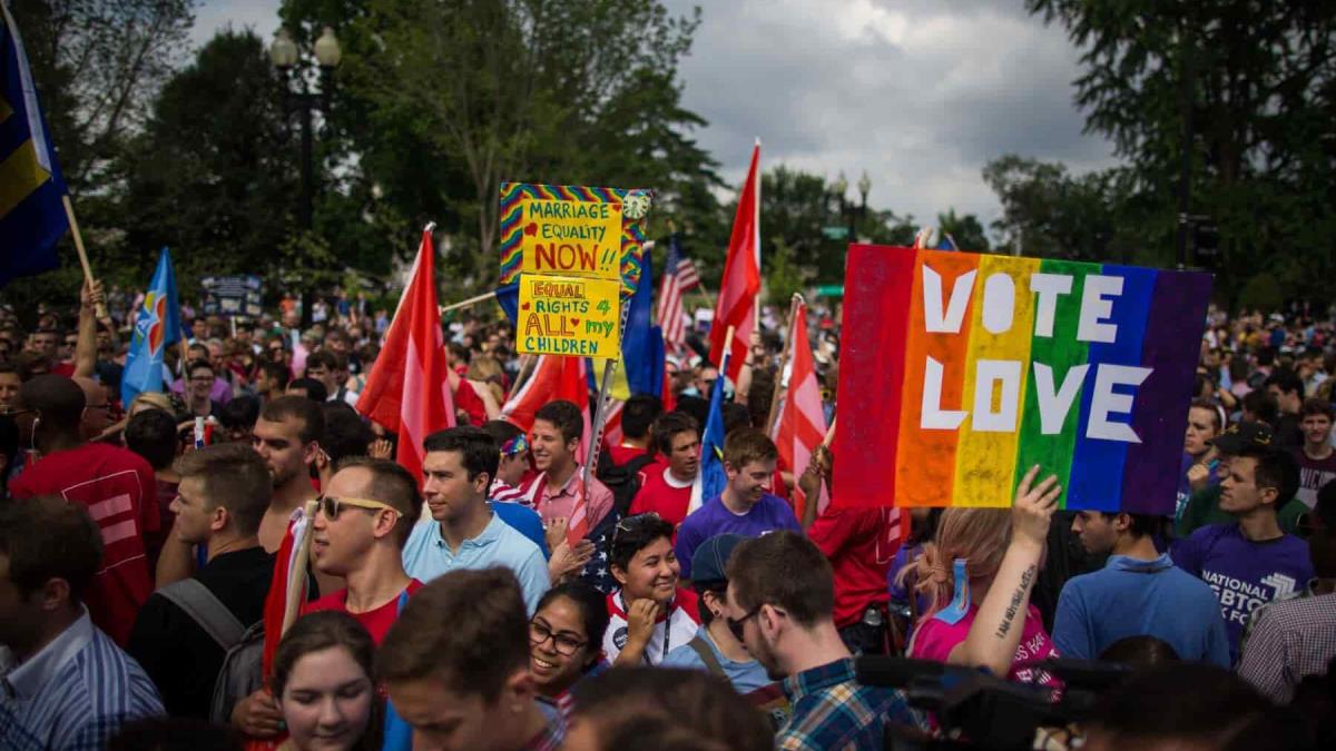 Mensaje de un abuelo a su nieto al enterarse de que es gay: Te queremos  libre