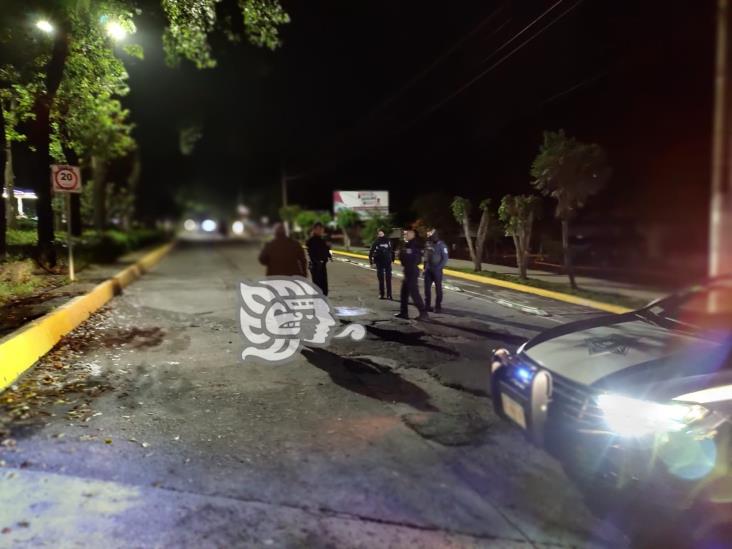 Vehículo atropella a hombre y lo arrastra dos kilómetros, en Xalapa