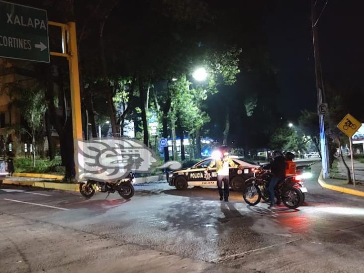 Vehículo atropella a hombre y lo arrastra dos kilómetros, en Xalapa