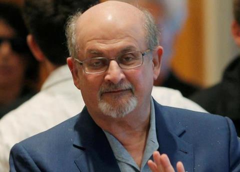 Retiran Ventilador A Salman Rushdie Por Mejoría