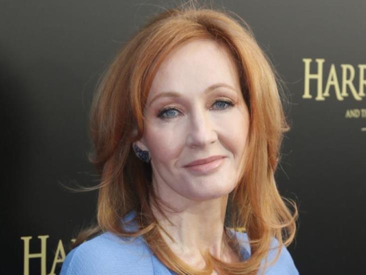 Policía ya indaga amenaza a J.K. Rowling por apoyo a Rushdie