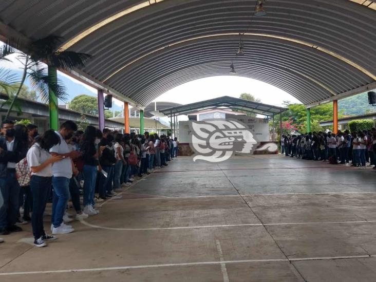 Vuelven más de 2 mil alumnos al Cobaev en el centro de Veracruz