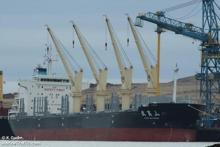 Ingresa de emergencia barco de Hong Kong a Veracruz por muerte de tripulante