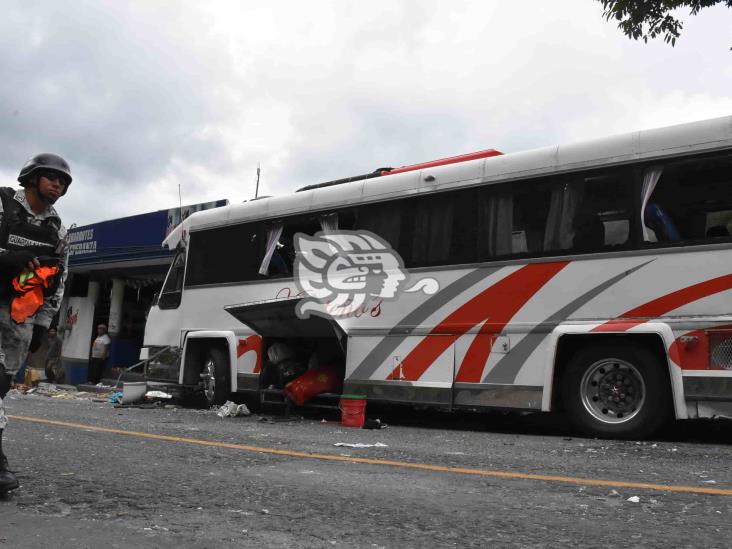 Se accidenta camión de turismo en Tenejapan; 19 personas heridas (+Video)