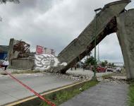 Colapsa arco de bienvenida en Coatzintla por falta de mantenimiento (+Video)