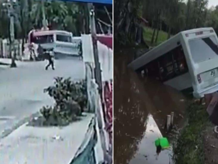 (Video) Mujer fallece tras choque y caída de un microbús a un canal de Xochimilco