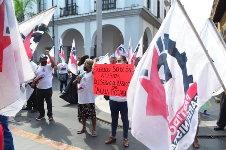 Video: Habitantes de La Reserva se manifiestan en el palacio municipal de Veracruz