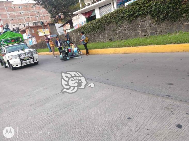 Motociclista resulta lesionada sobre la avenida Rébsamen, en Xalapa