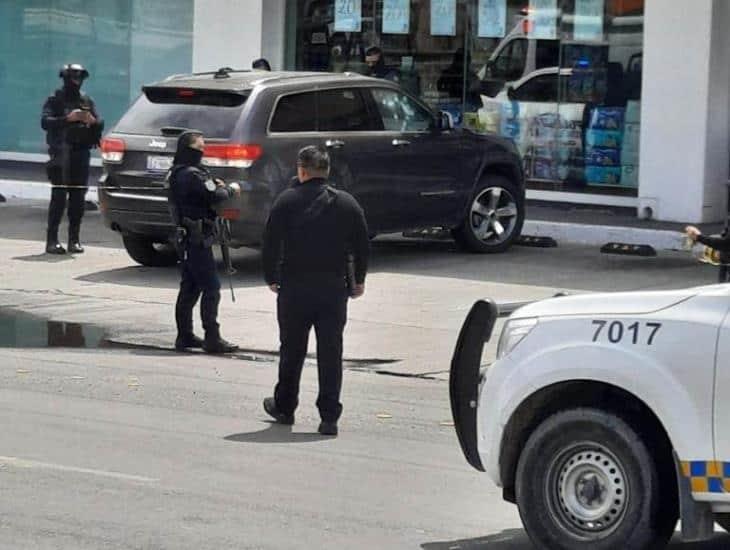 Asesinan en estacionamiento de farmacia a hijo de alcalde de Celaya