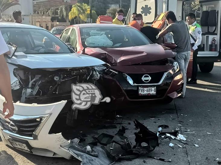 Una lesionada deja choque de autos en avenida Bolivia de Xalapa