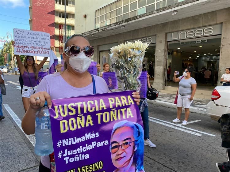 Marchan para exigir justicia por Toñita; asesinada en su domicilio en Veracruz