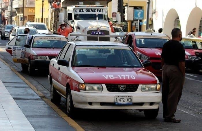 Más de mil 500 taxistas en Veracruz que brindan el servicio no están regulados