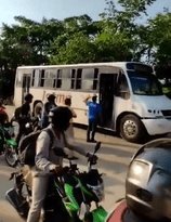 (+Video) Chofer violentó bloqueo de la carretera Nanchital-Las Choapas