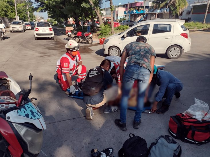 En Veracruz, mujer resulta herida tras sufrir accidente en motocicleta