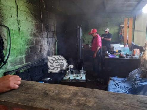 Cortocircuito provoca incendio en vivienda de Alto Lucero