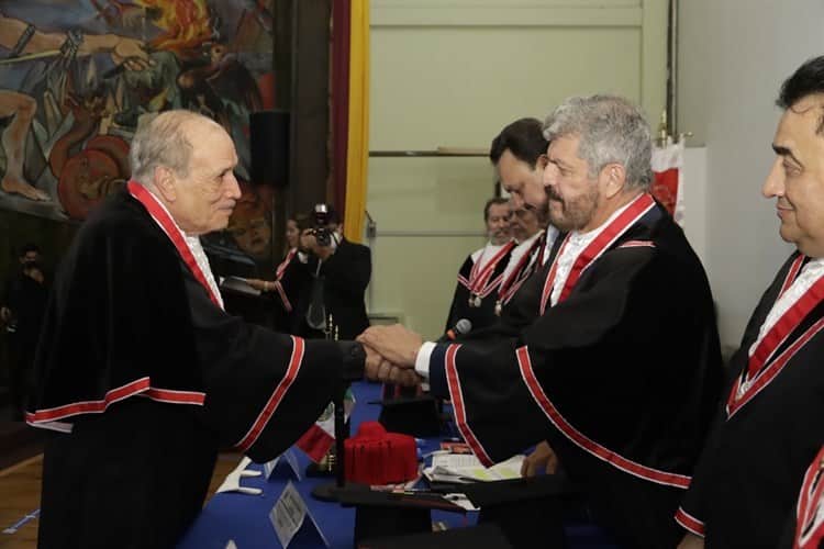 José Robles Martínez recibe homenaje de la Legión de Honor Nacional de México