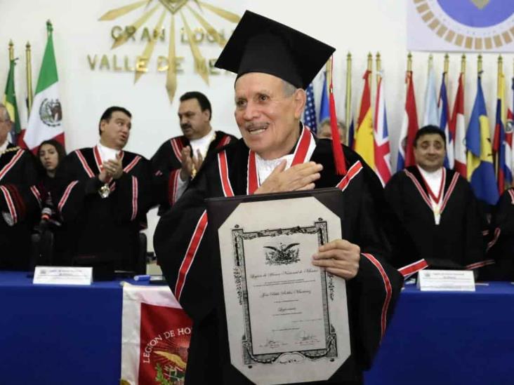José Robles Martínez recibe homenaje de la Legión de Honor Nacional de México