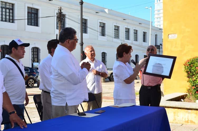Entregan reconocimiento a trabajadores de la Limpia Pública en Veracruz
