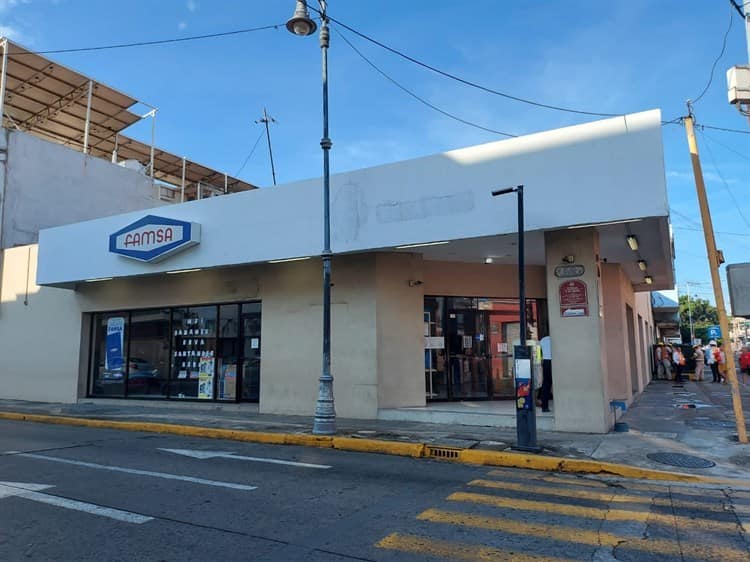 Sujetos vandalizan tienda departamental en el centro de Veracruz