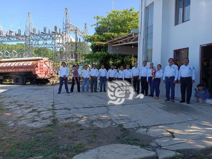 Sin mayor festejo, entregan uniformes a Bomberos de Misantla